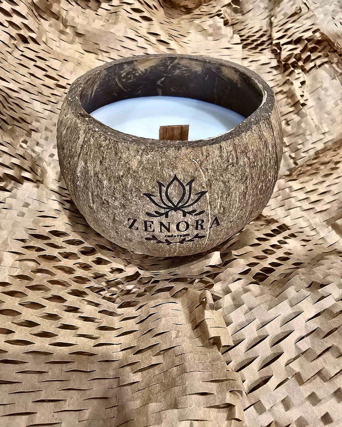 Bougie noix de coco Zenora, logo Zenora Créations imprimé