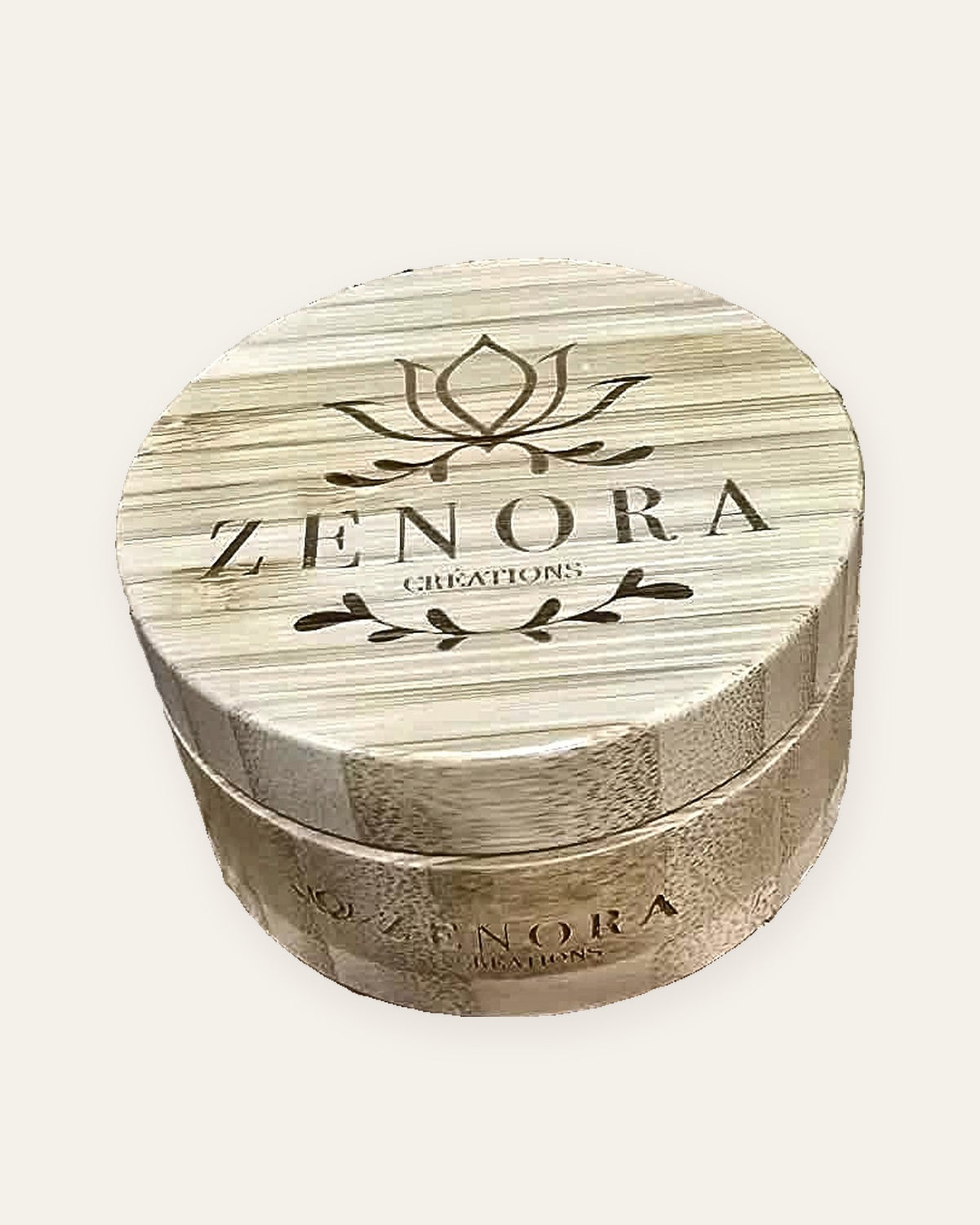 Diffuseur Zenora en bambou, logo sur le couvercle, sur fond clair
